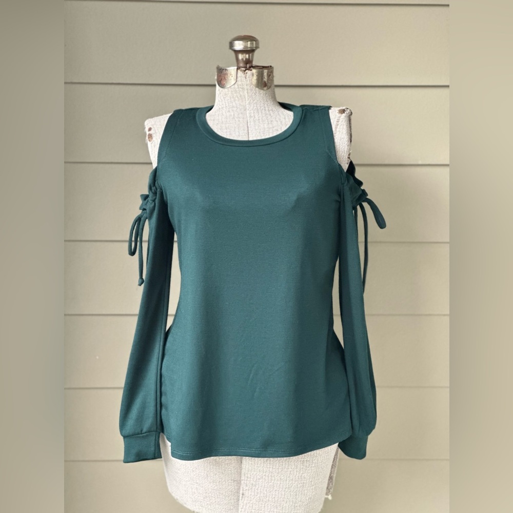 Xhilaration green top